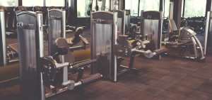 KAVAKLI KAPALI YÜZME HAVUZU VE SPOR MERKEZİ FITNESS SALONUNA KAVUŞTU