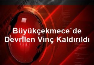 Büyükçekmece’de Fırtınadan Devrilen Vinç Kaldırıldı
