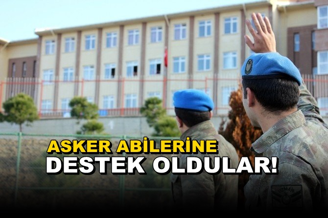 Silivri’de Öğrencilerden Askerlere Destek