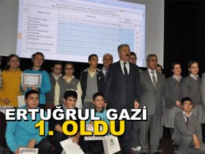 Bilgi-Kültür yarışmasının finalinde gülen taraf Ertuğrul Gazi Ortaokulu