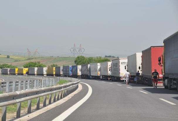 Hamzabeyli’de Tır Kuyruğu Tarih Oluyor