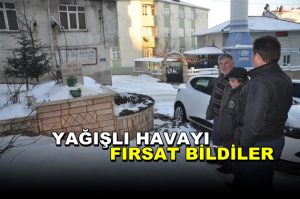 Türbede Define Aradılar