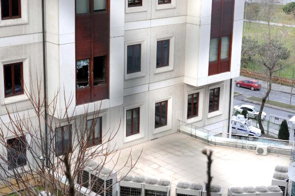 AK Parti İl Başkanlığı’na Yapılan Saldırının İzleri, Gündüz Ortaya Çıktı