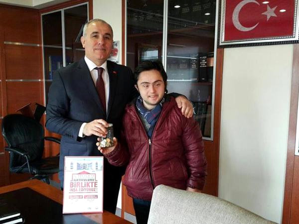Down Sendromlu Özgür, bütün harçlıklarını bağışladı