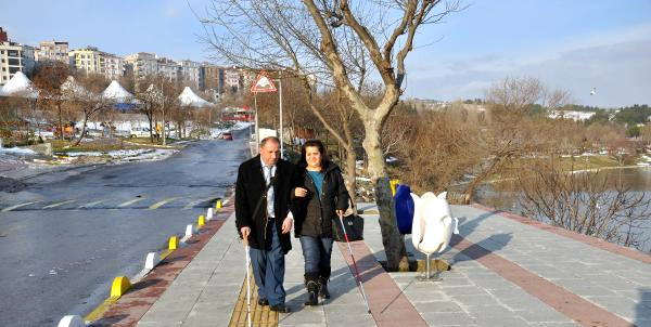 Görme engelli çiftin, paha biçilemez mutluluğu