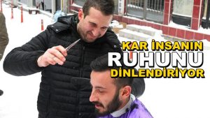 Kırklareli’li Hararetli Berber’den Kar Yağışı Altında Tıraş
