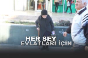 Çatalca’lı Gülten Ergün 70’inde Çocukları İçin Çiçek Satıyor