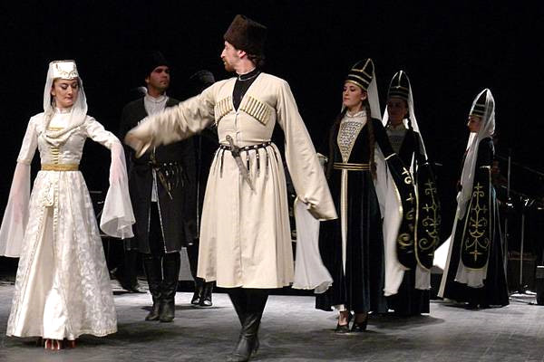 Kafkas Halk Dansları büyük ilgi gördü