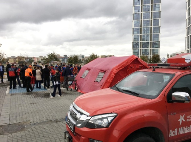 Küçükçekmece’de Sivil Savunma Eğitimleri Devam Ediyor