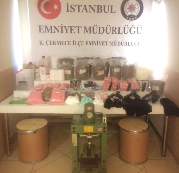 Küçükçekmece’de Rezidansa Uyuşturucu Operasyonu