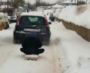 Otomobilin Arkasında Kızak Keyfi