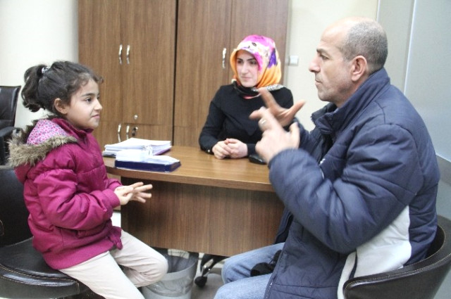 Küçük Şevval babasının gören gözü, duyan kulağı