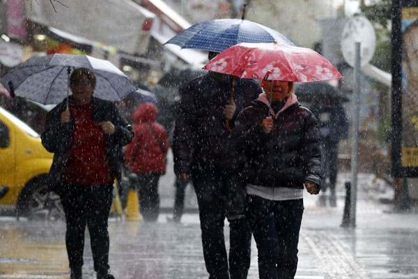 Hava sıcaklıkları düşüyor, yağış geliyor