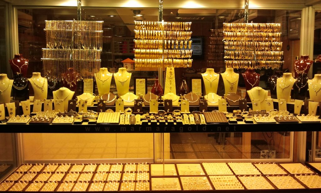 Kuyumcularda “14 Şubat” Hareketliliği