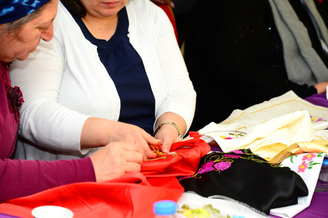 Başkan İmamoğlu Üreten Kadınları Ziyaret Etti