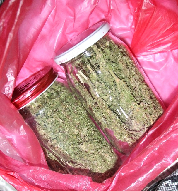 Cam Kavanozda Uyuşturucu Madde Yakalandı