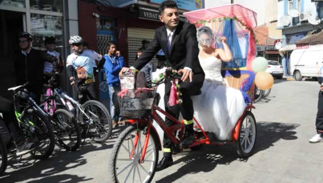 Gelin Arabaları 3 Tekerlekli Bisiklet Oldu