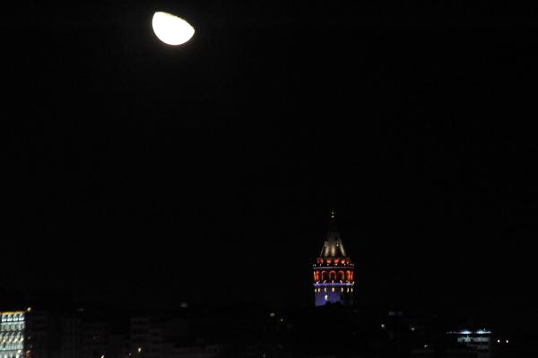 İstanbul’da Ay Karpostallık Görüntüler Oluşturdu