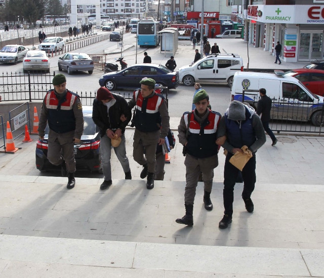 Cumhurbaşkanına hakaretten 3 kişiye gözaltı