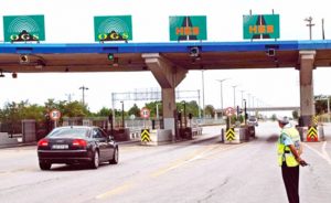 Kaçak geçiş yapan yandı!