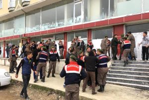 Maaşlarını Alamayan İşçiler, Haczi Engellemeye Çalıştı