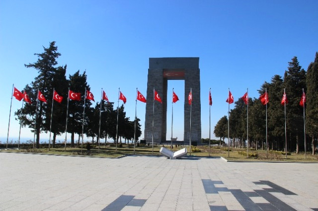 Çanakkale Şehitlikleri “Ezan” Sesiyle Buluştu