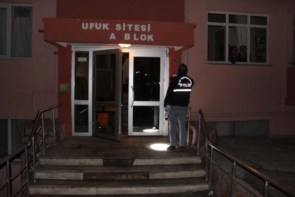 Sözlüsünden Ayrılınca İntihar Etti