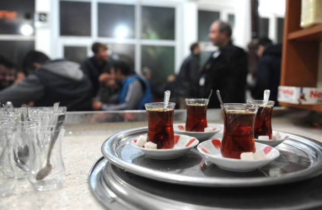 Tekirdağ’da 65 Yaş Üstündekilere Çay Bedava