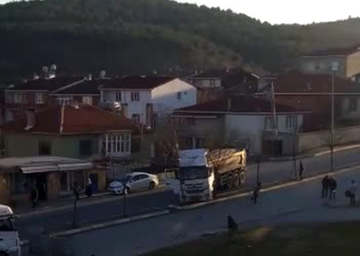 Kamyon Yetmedi Sonra Sopa ile Kovalama Başladı