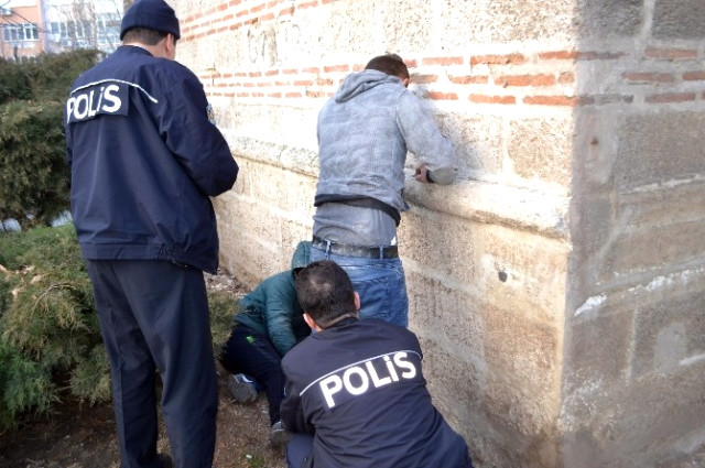 Uyuşturucu kullanırken yakalandılar…