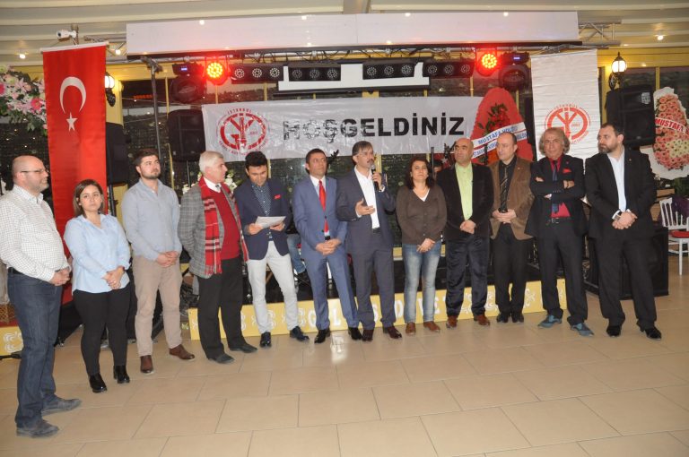 Gazeteciler kurtlarını döktü, DİSK yerel gazetelere abone oldu…