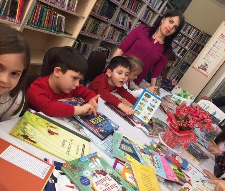 Arya Kreş Öğrencilerinden Kütüphane Ziyareti