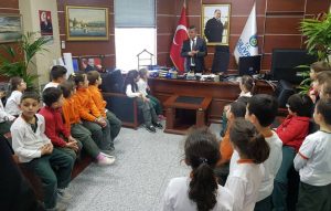 H.Özvarnalı öğrencileri Silivri Belediyesi’ni ziyaret etti