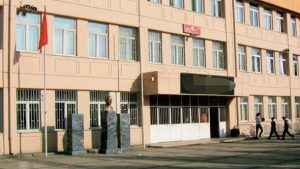 Ortaokul Öğrencisi Topu Vermeyen Arkadaşını Bıçakladı