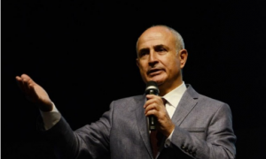 Akgün: “Tiyatro, Barışın, Sevginin ve Kardeşçe Yaşamanın Ortak Dilidir”