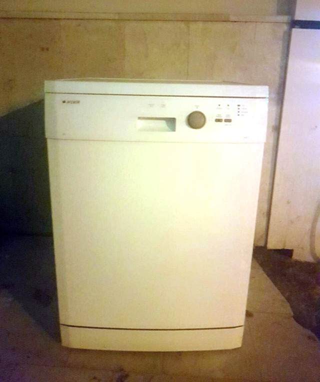 Çaldıkları Malzemeleri İnternette Sattılar