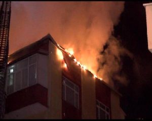 Güngören’de Korkutan Çatı Yangını