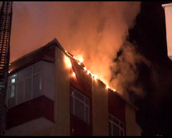 Güngören’de Korkutan Çatı Yangını