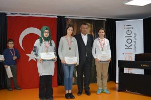 Çizgi Koleji, başarılı öğrencileri ödüllendirdi