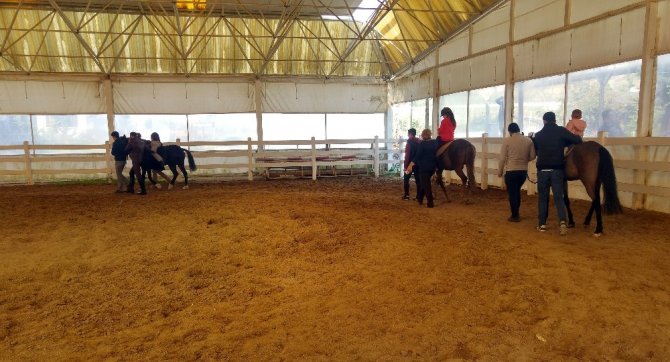 21 Mart Down Sendromu Farkındalık Günü’nde Çocuklar Ata Bindi