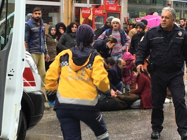 Eşiyle Tartışınca Seyir Halindeki Otomobilden Atladı