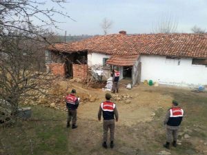 Evlerinin Altında Define Arayan Çift Gözaltın Alındı