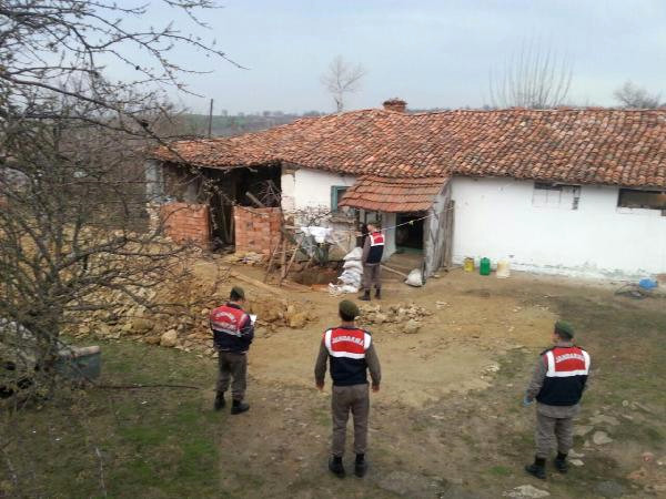 Evlerinin Altında Define Arayan Çift Gözaltın Alındı