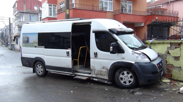 Çorlu’da Öğrenci Servisi Duvara Çarptı: 3 Yaralı