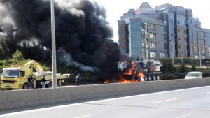 Çorlu’da seyir halindeki vinç yandı