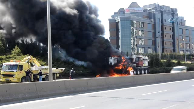 Çorlu’da seyir halindeki vinç yandı