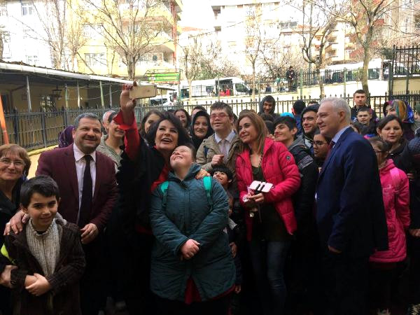 Hülya Koçyiğit, ‘Özel Öğrencilerin’ Selfie Projesinde