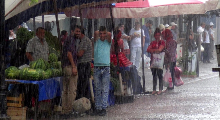 Edirne’de Sağanak Hayatı Olumsuz Etkiledi