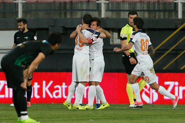 Medipol Başakşehir kupada Akhisar’ı eledi