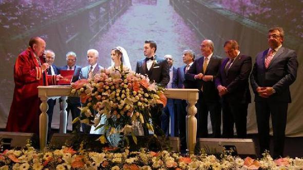 Politikacıları Bir Araya Getiren Düğün